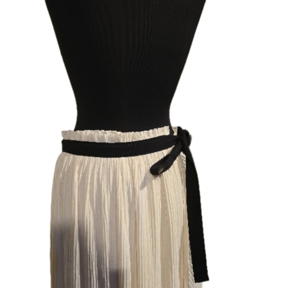Zara Cream Wrap Skirt Size Large - Picture 3 of 6